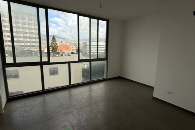 Office for rent in Ain El Remmaneh!
