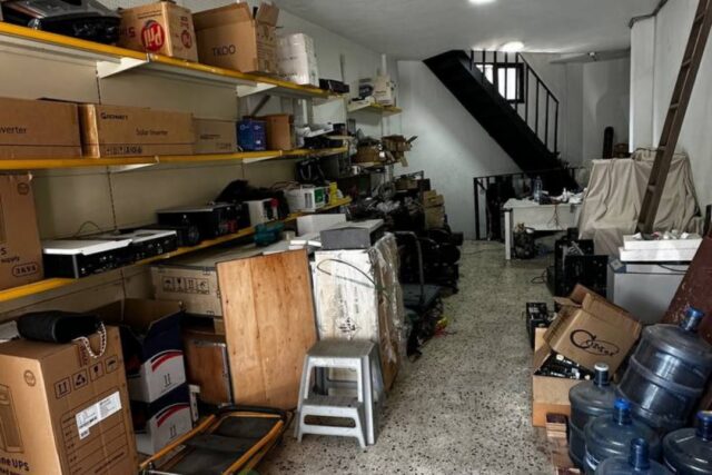 3-Floor Shop for sale in Jdaide!-finders-real-estate-lebanon 3-Floor Shop for sale in Jdaide! | Finders Real Estate Lebanon