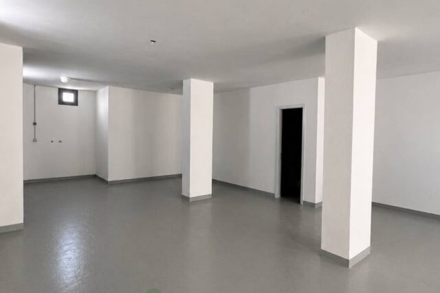Shop for rent in Jal El Dib!