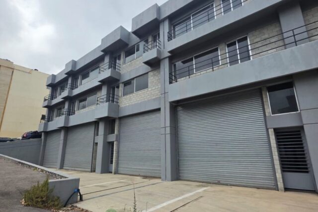 Showroom for rent in Mazraat Yachouh!